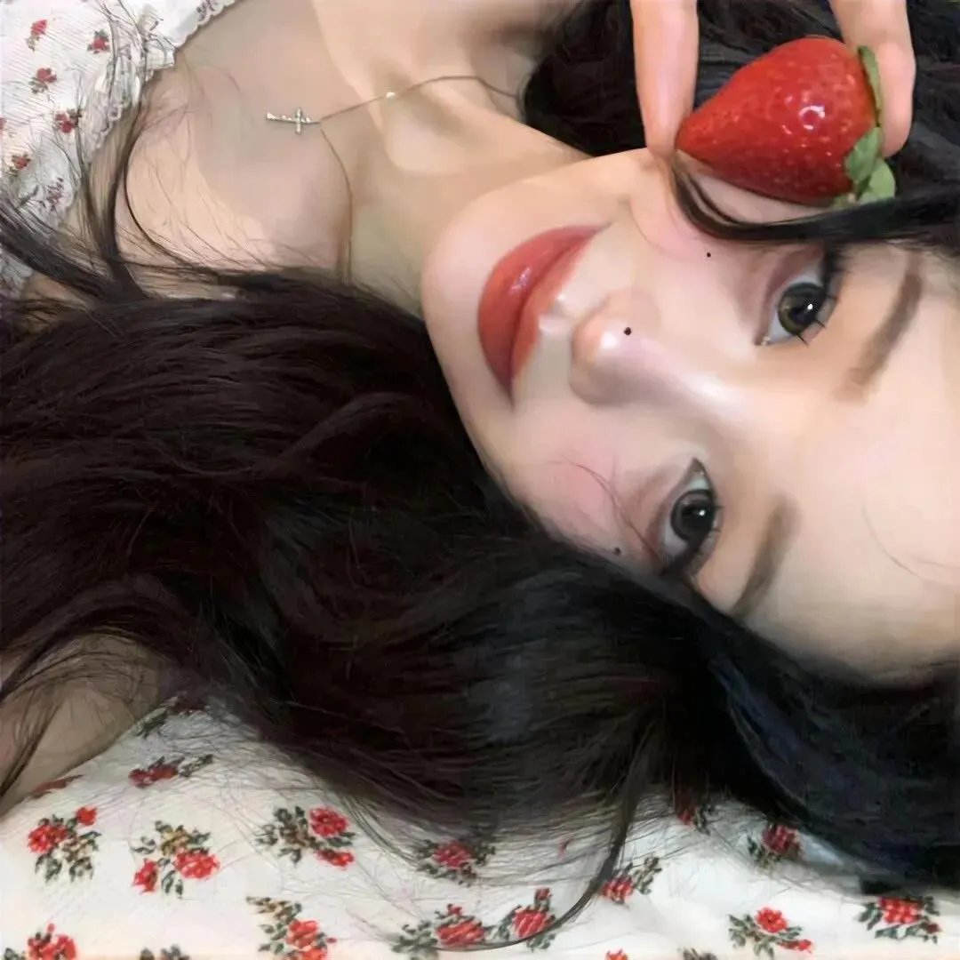 戴脚镣的女孩